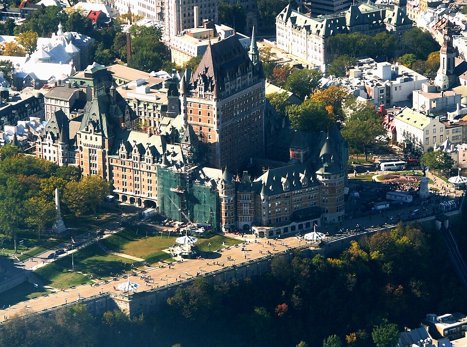 File:Château Frontenac vu en avion.JPG