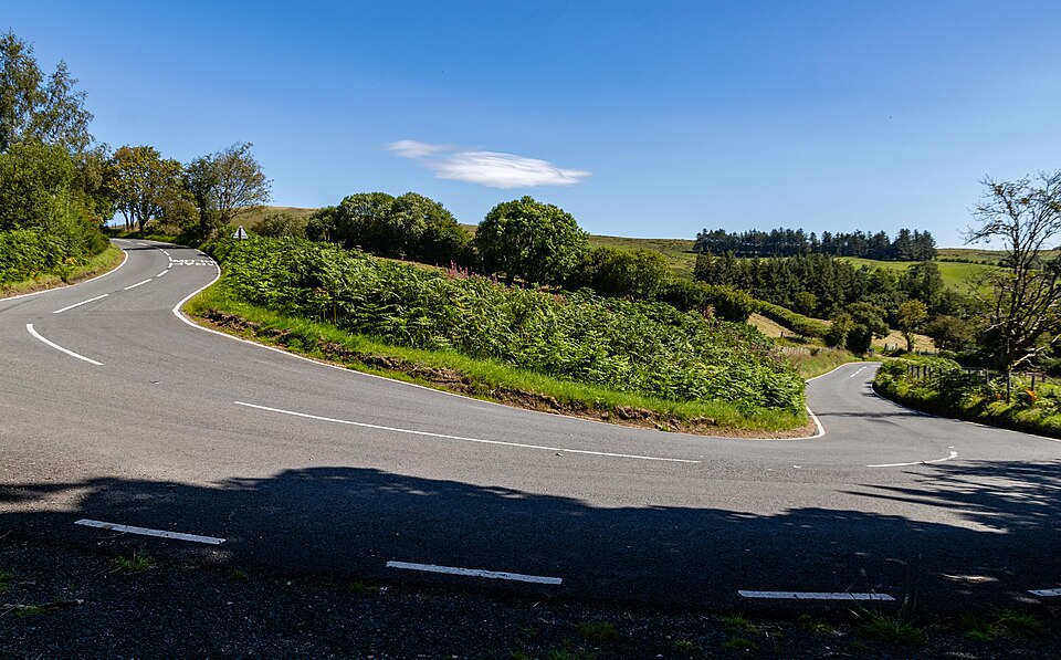 File:Hairpin Bend - geograph.org.uk - 7594192.jpg
